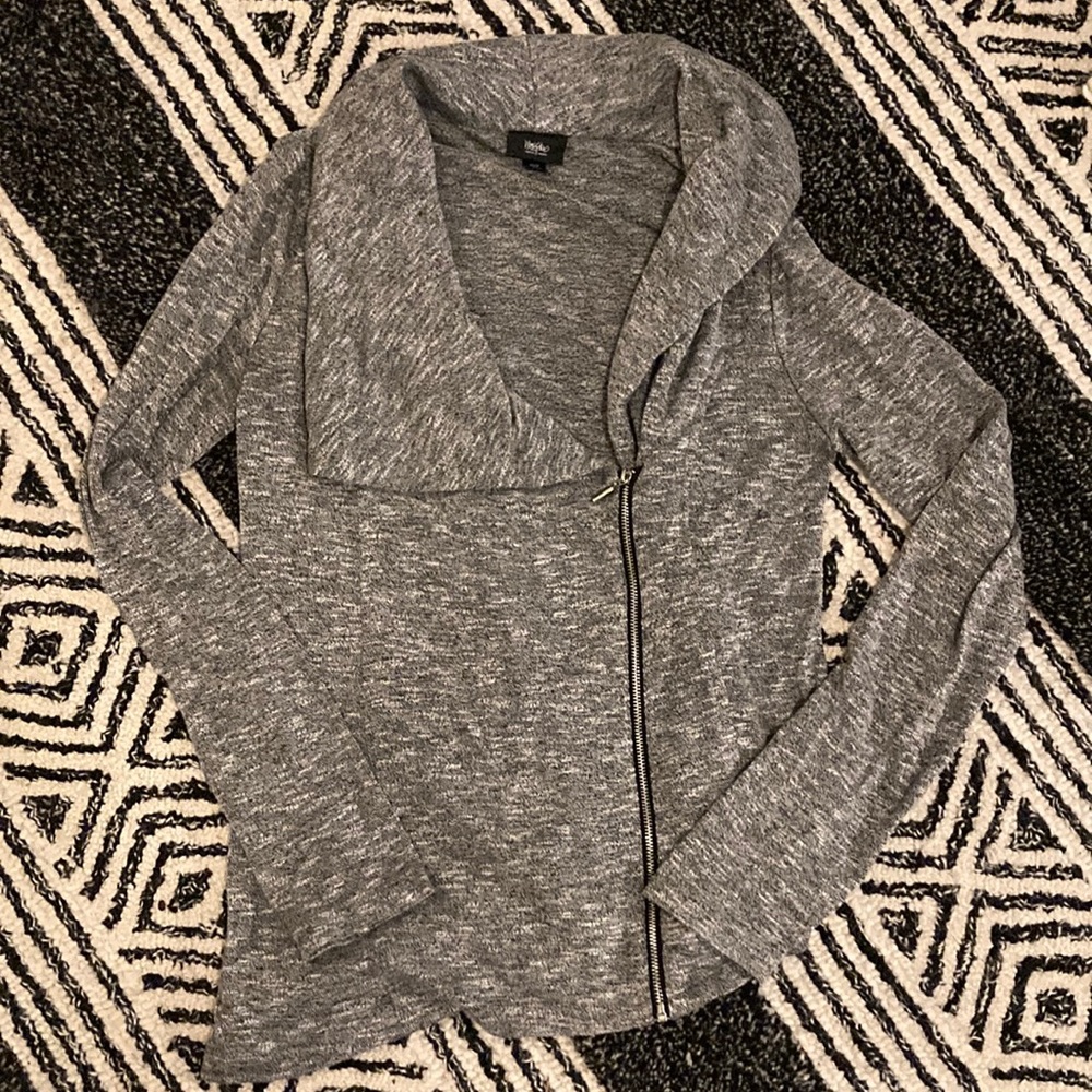 Mossimo asymmetrical side zipper top. Size XS, fits like a small.